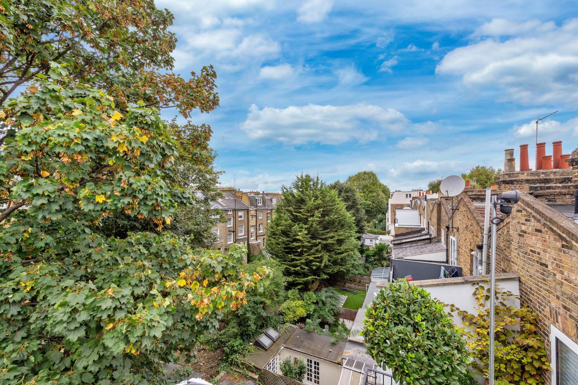 Appartement Newly Renovated Kensington 2 Bedroom With Balcony Near Harrods Sleeps 6, 2 Min Walk From Station Londen